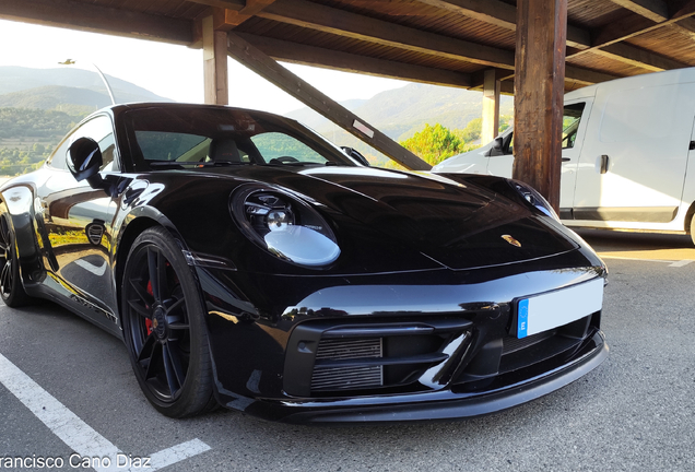 Porsche 992 Carrera GTS