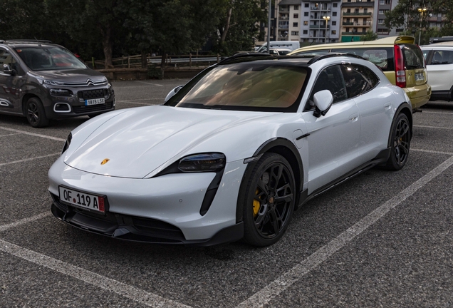 Porsche Taycan Turbo S Cross Turismo