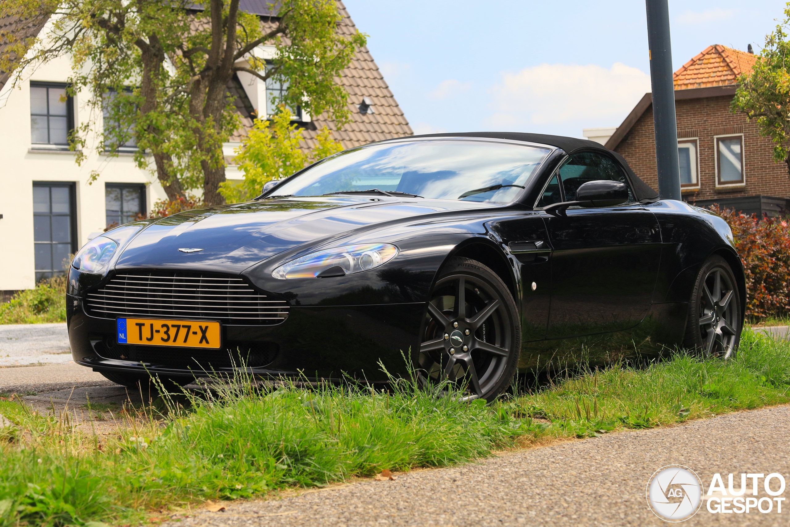 Aston Martin V8 Vantage Roadster