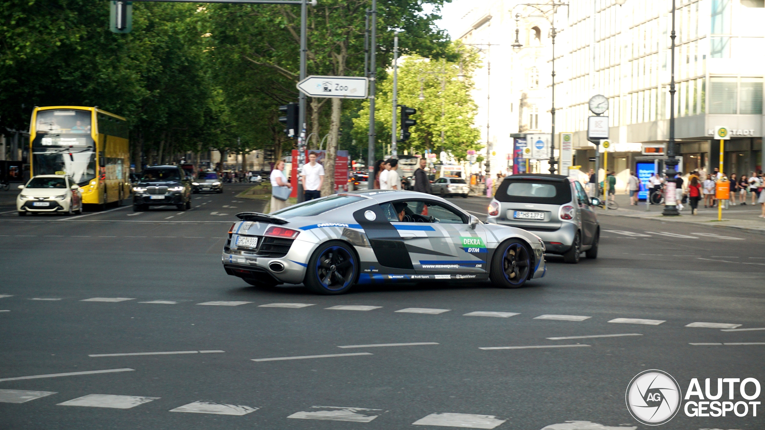 Audi R8 V10