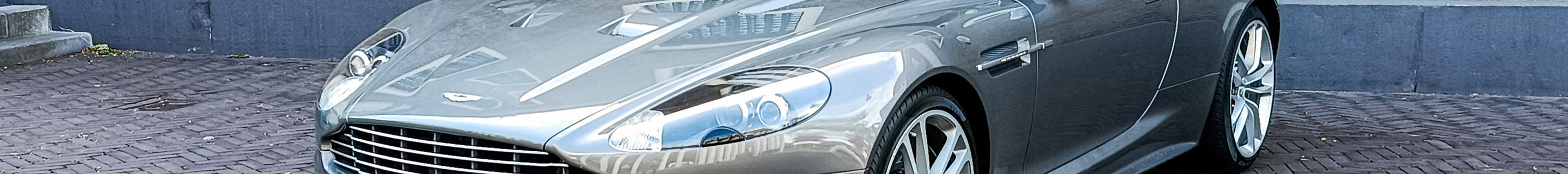 Aston Martin DBS Volante