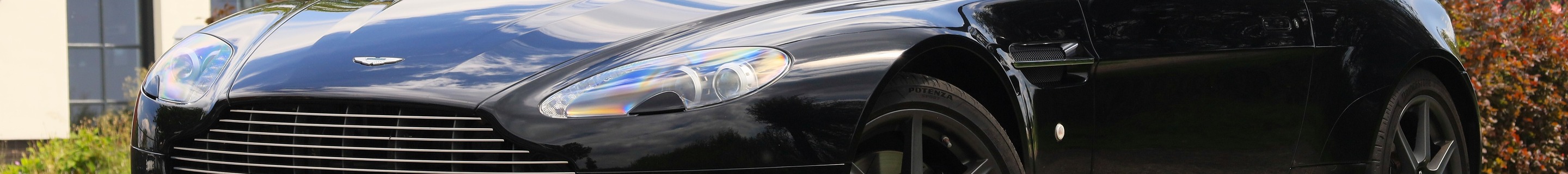 Aston Martin V8 Vantage Roadster