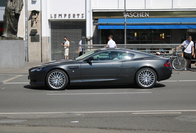 Aston Martin DB9