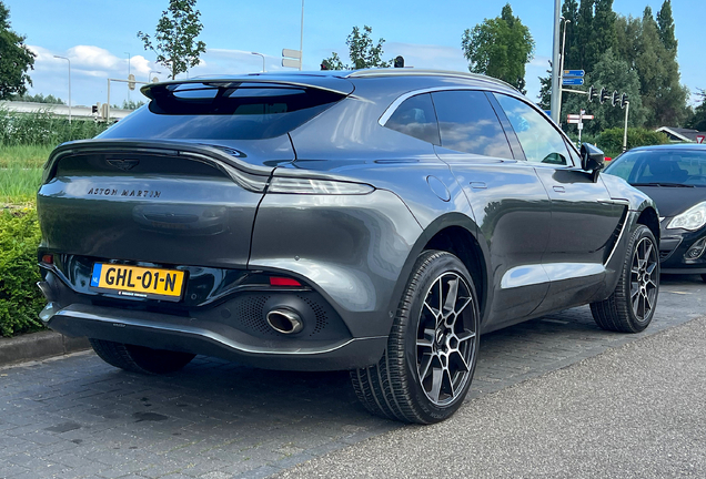 Aston Martin DBX
