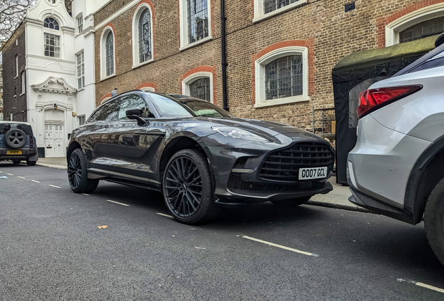 Aston Martin DBX707