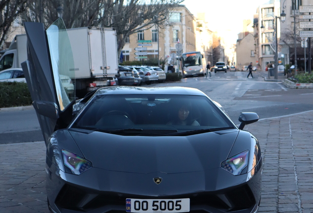 Lamborghini Aventador S LP740-4