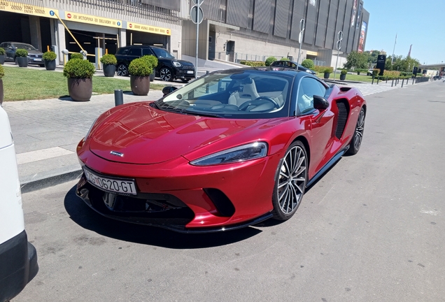 McLaren GT