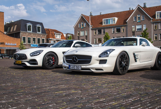 Mercedes-Benz SLS AMG