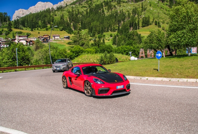 Porsche 718 Cayman GT4 RS Weissach Package