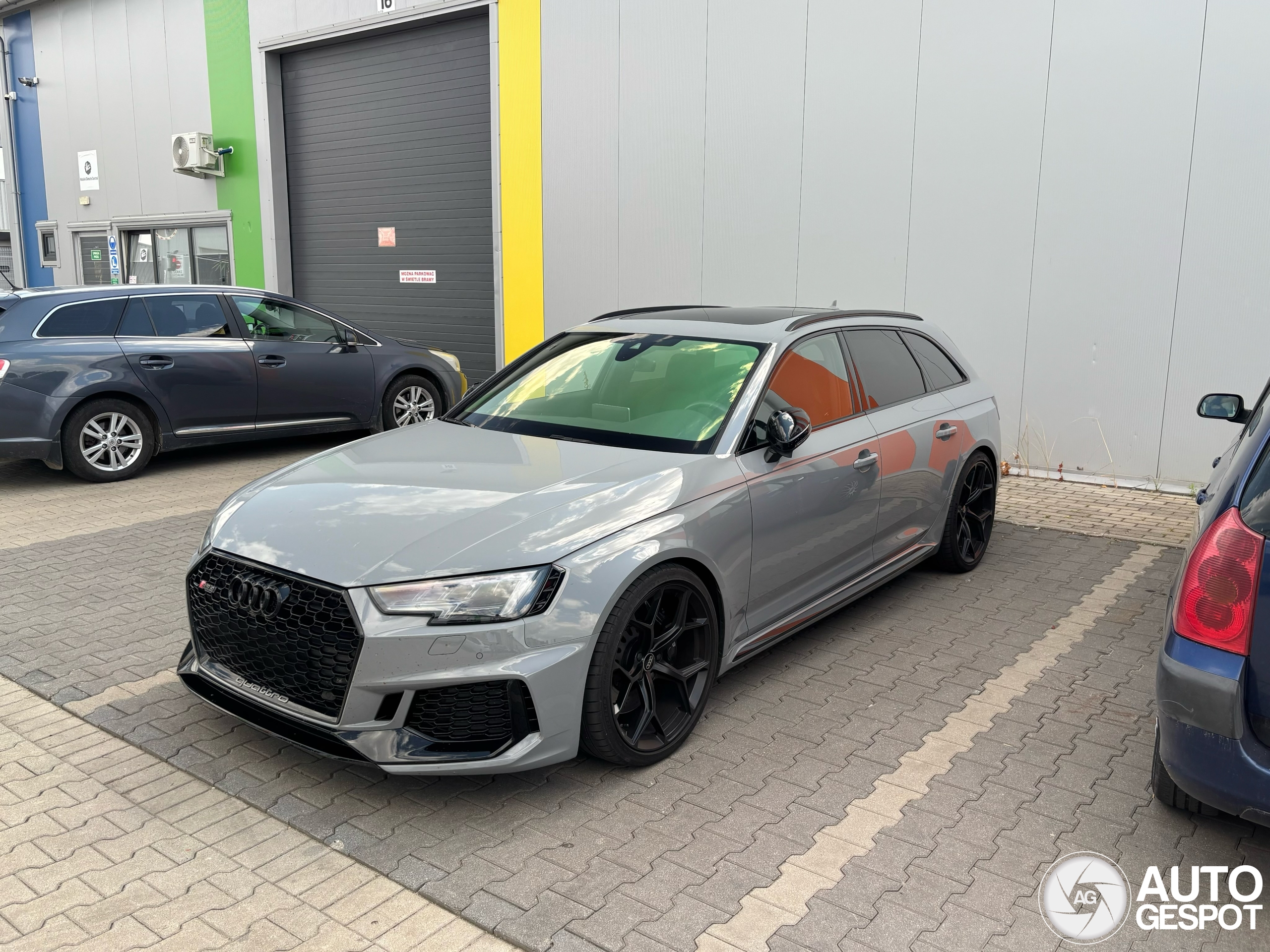 Audi RS4 Avant B9