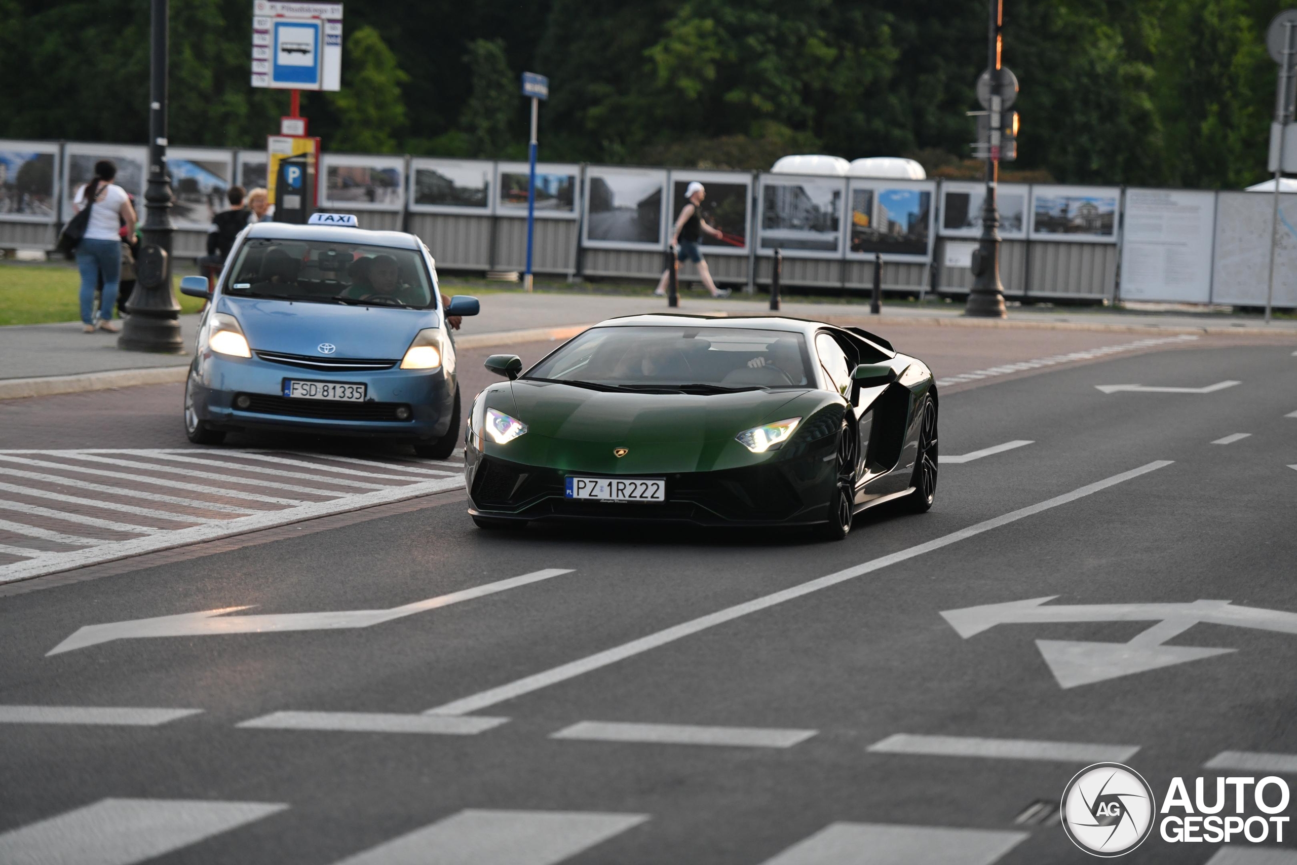 Lamborghini Aventador S LP740-4