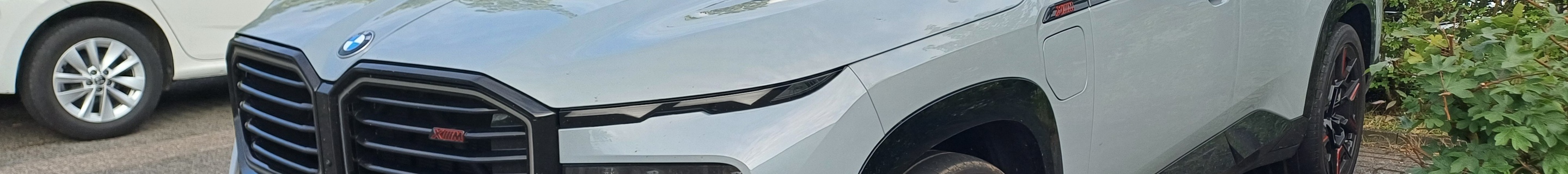 BMW XM G09 Label Red