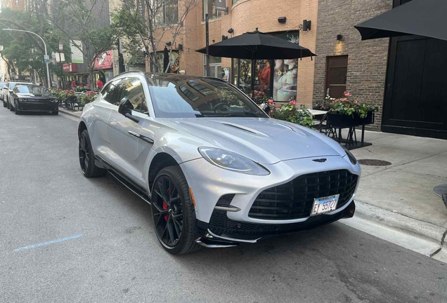 Aston Martin DBX707