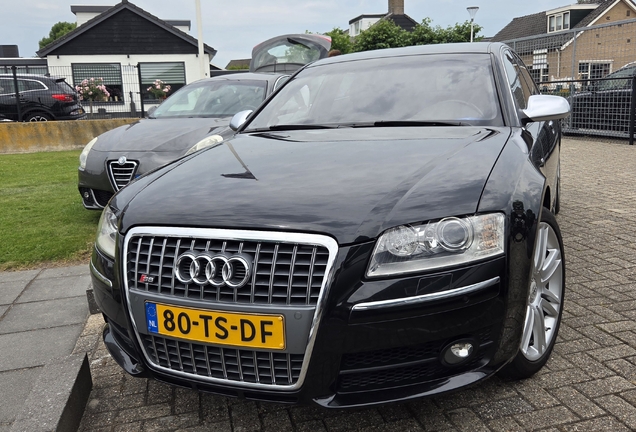 Audi S8 D3