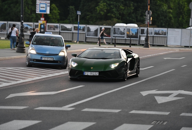 Lamborghini Aventador S LP740-4
