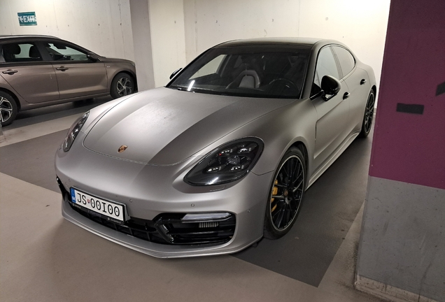 Porsche 971 Panamera Turbo