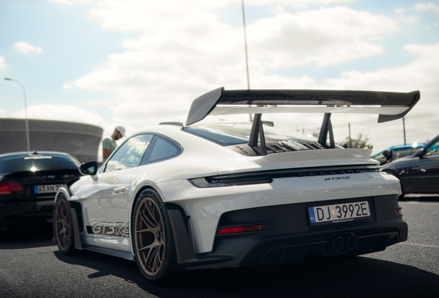 Porsche 992 GT3 RS Weissach Package