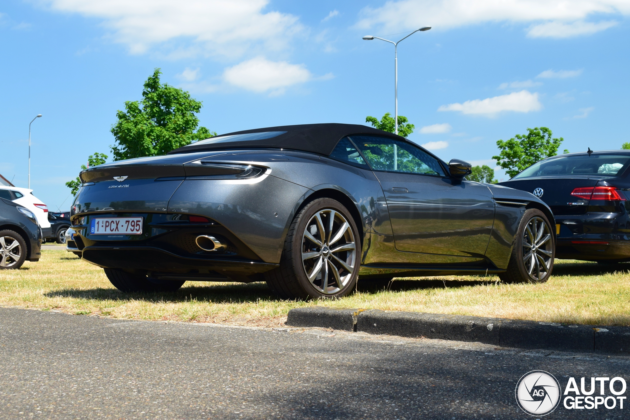 Aston Martin DB11 V8 Volante