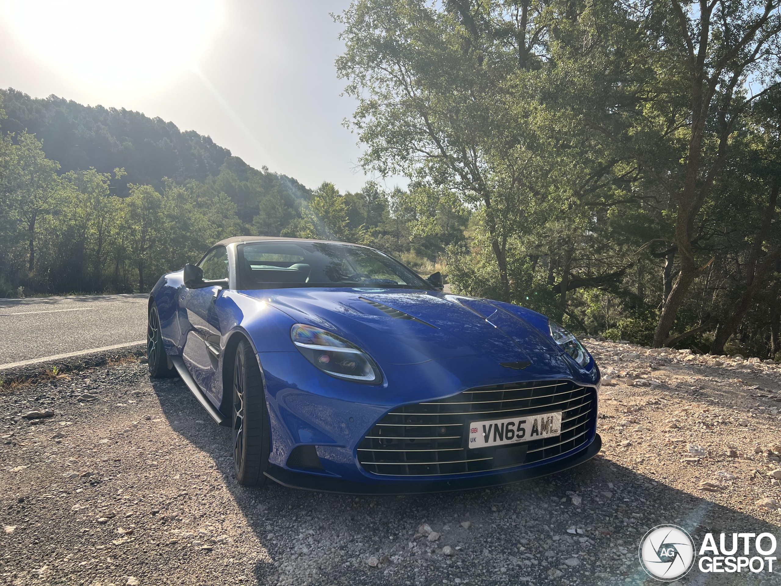 Met het dak gesloten is de Aston Martin Vanquish Volante niet de mooiste