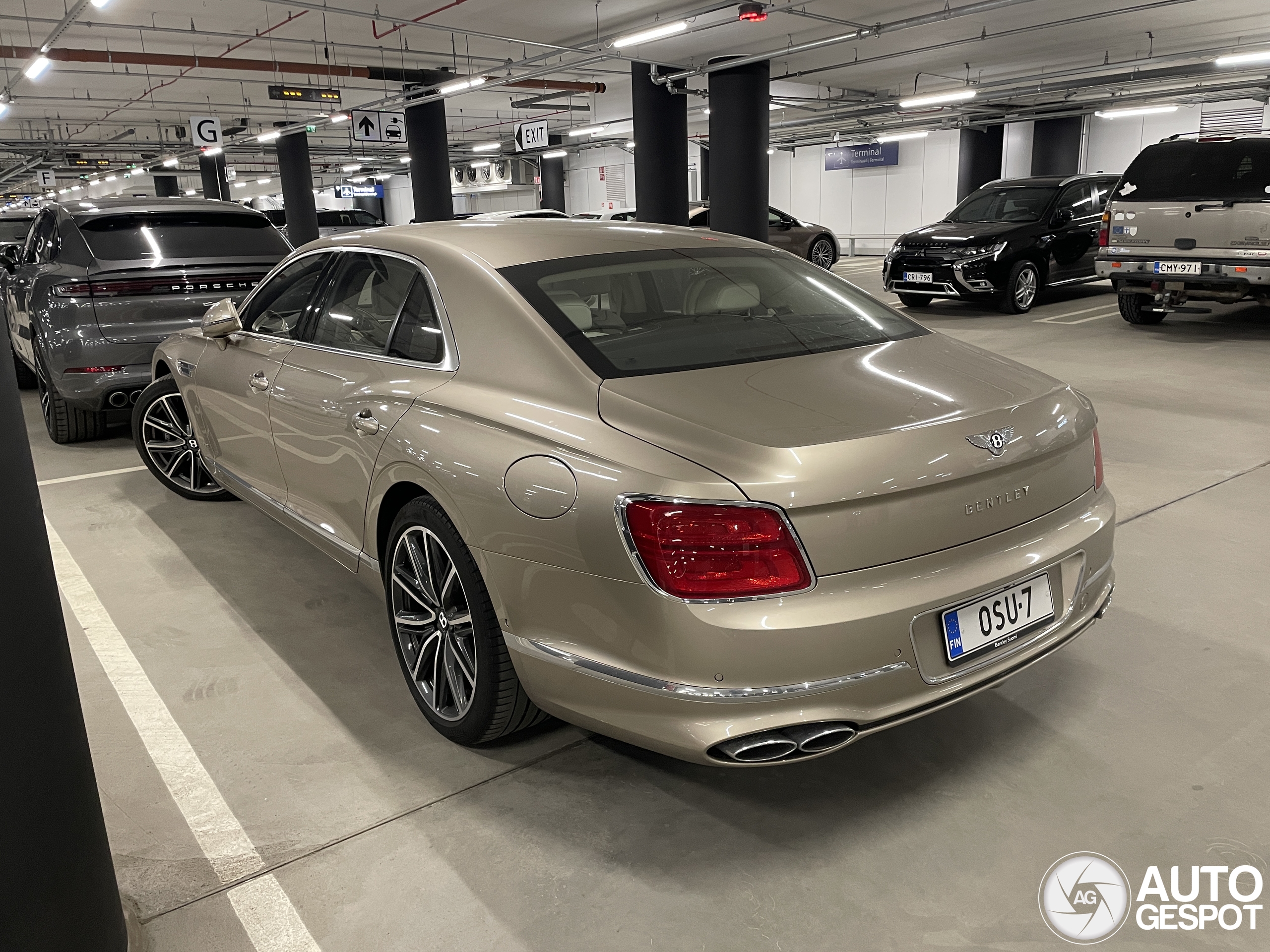 Bentley Flying Spur Hybrid