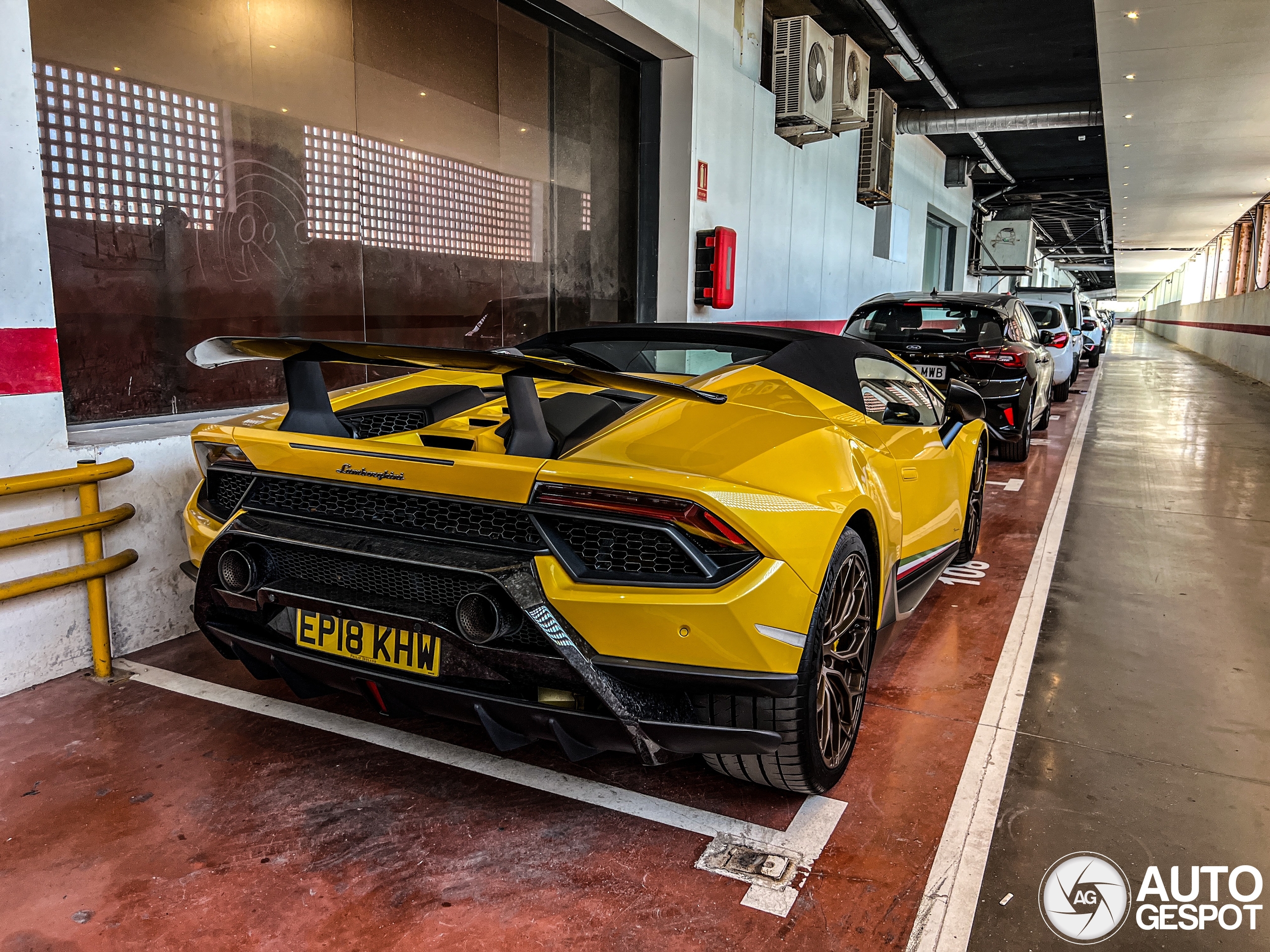 Lamborghini Huracán LP640-4 Performante Spyder