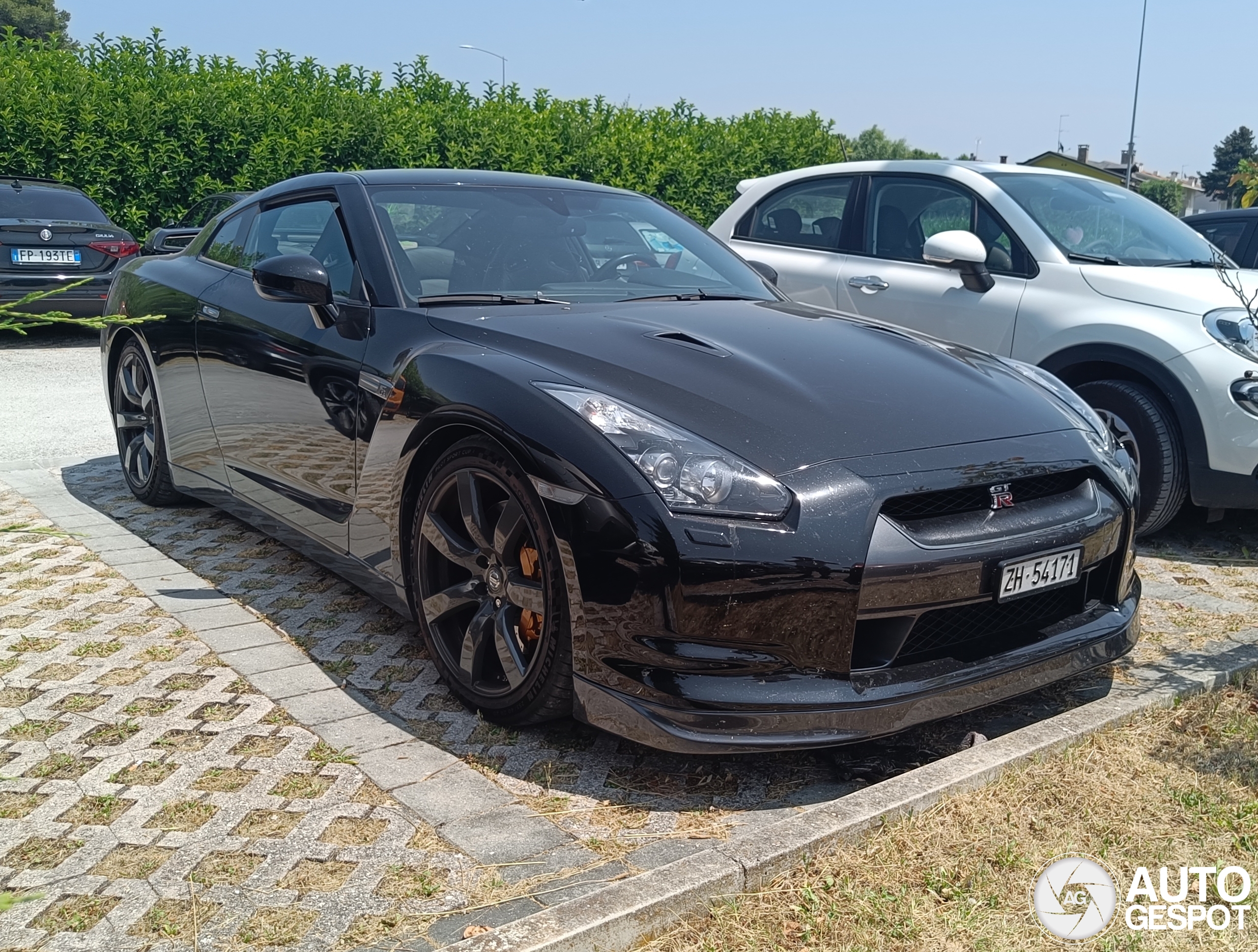 Nissan GT-R