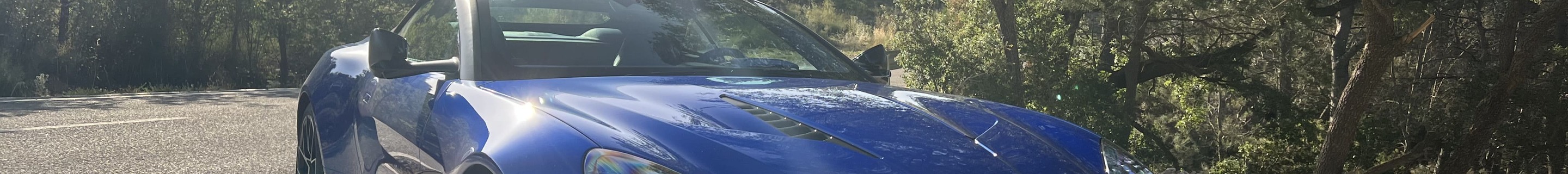 Aston Martin Vanquish Volante 2025