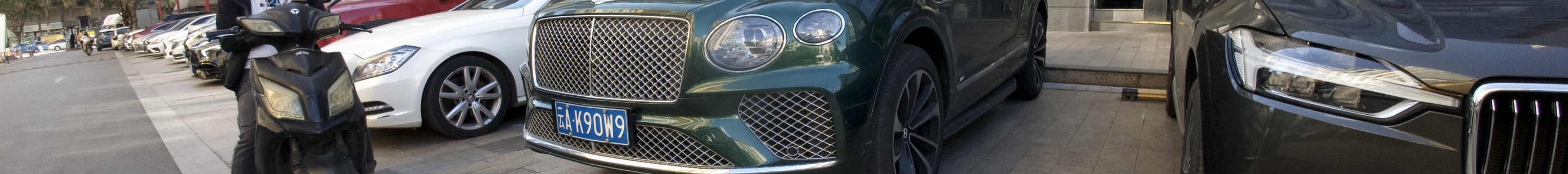 Bentley Bentayga V8 2021