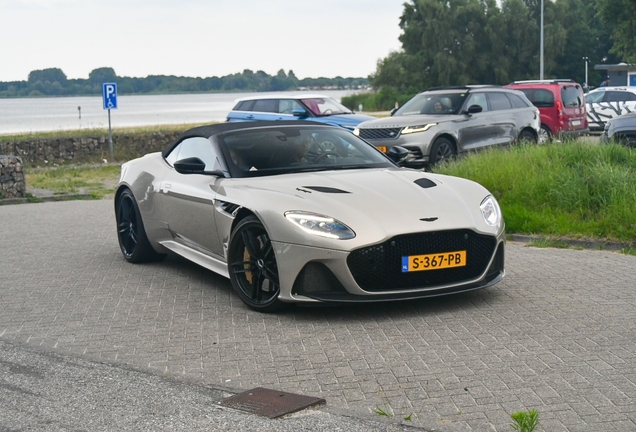 Aston Martin DBS Superleggera Volante