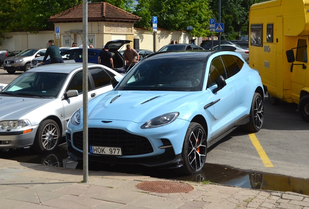 Aston Martin DBX707