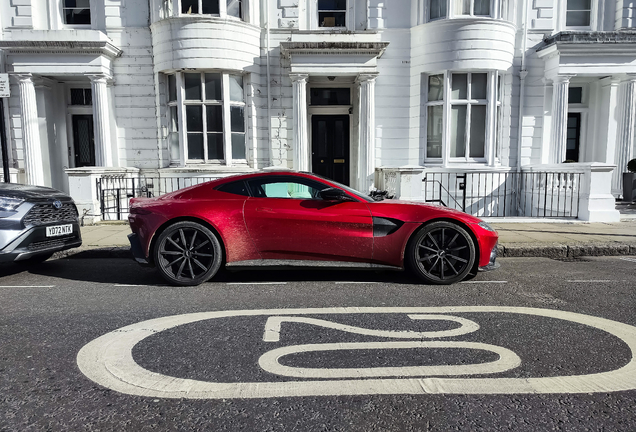 Aston Martin V8 Vantage 2018