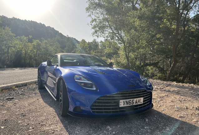Aston Martin Vanquish Volante 2025
