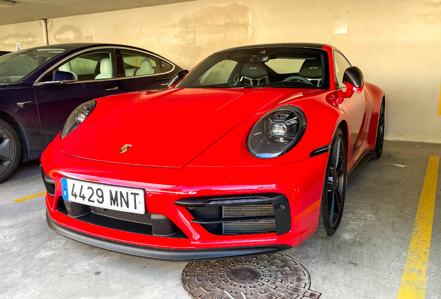 Porsche 992 Carrera GTS