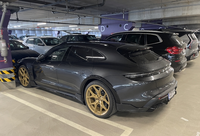 Porsche Taycan Turbo S Cross Turismo