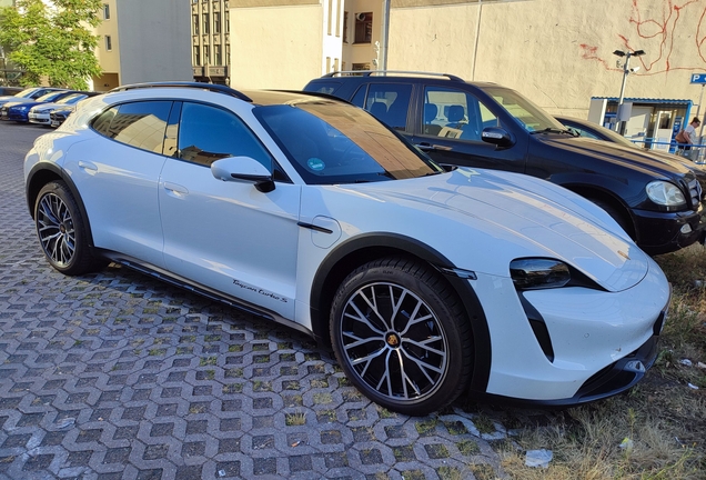 Porsche Taycan Turbo S Cross Turismo