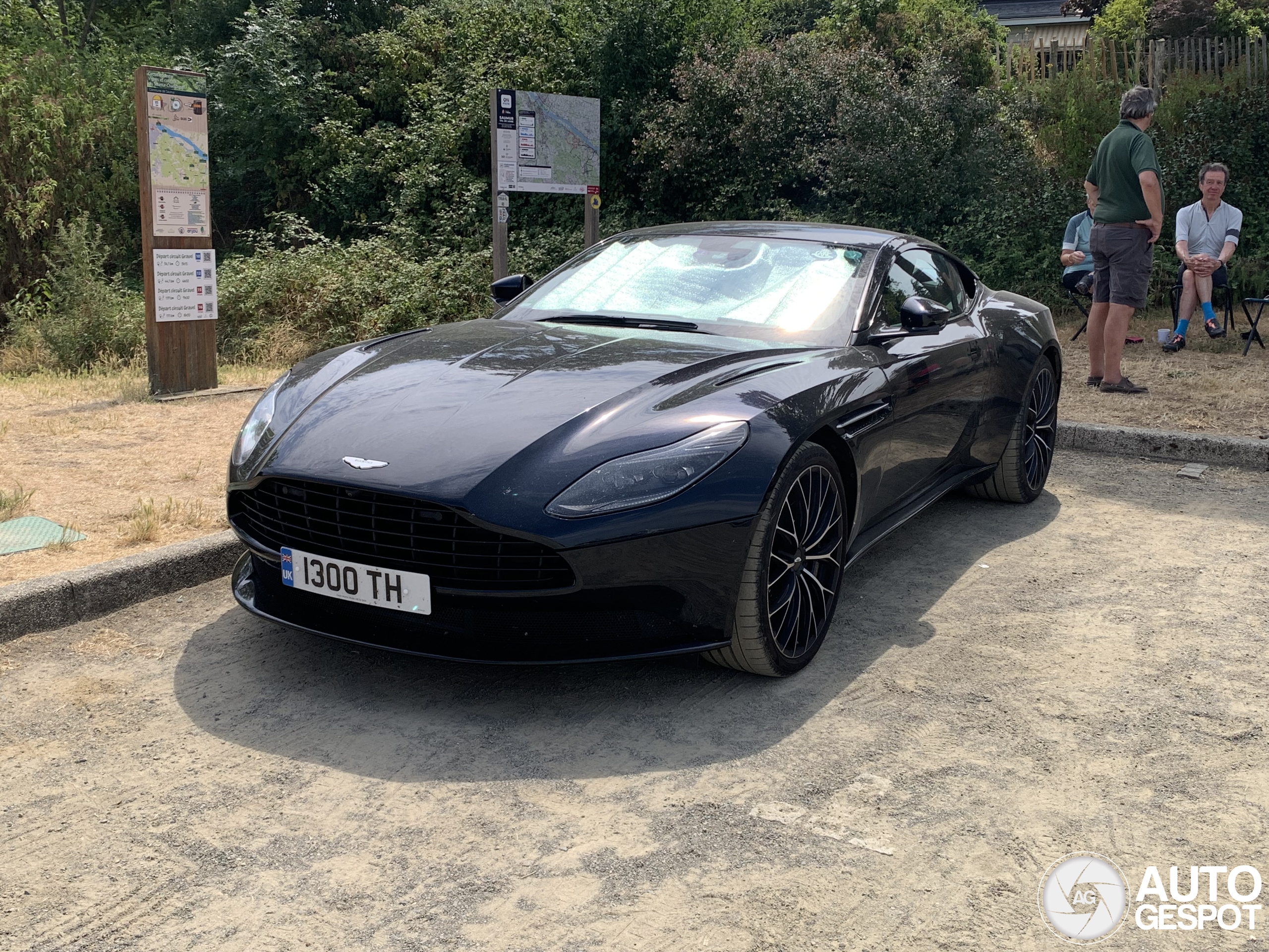 Aston Martin DB11 V8