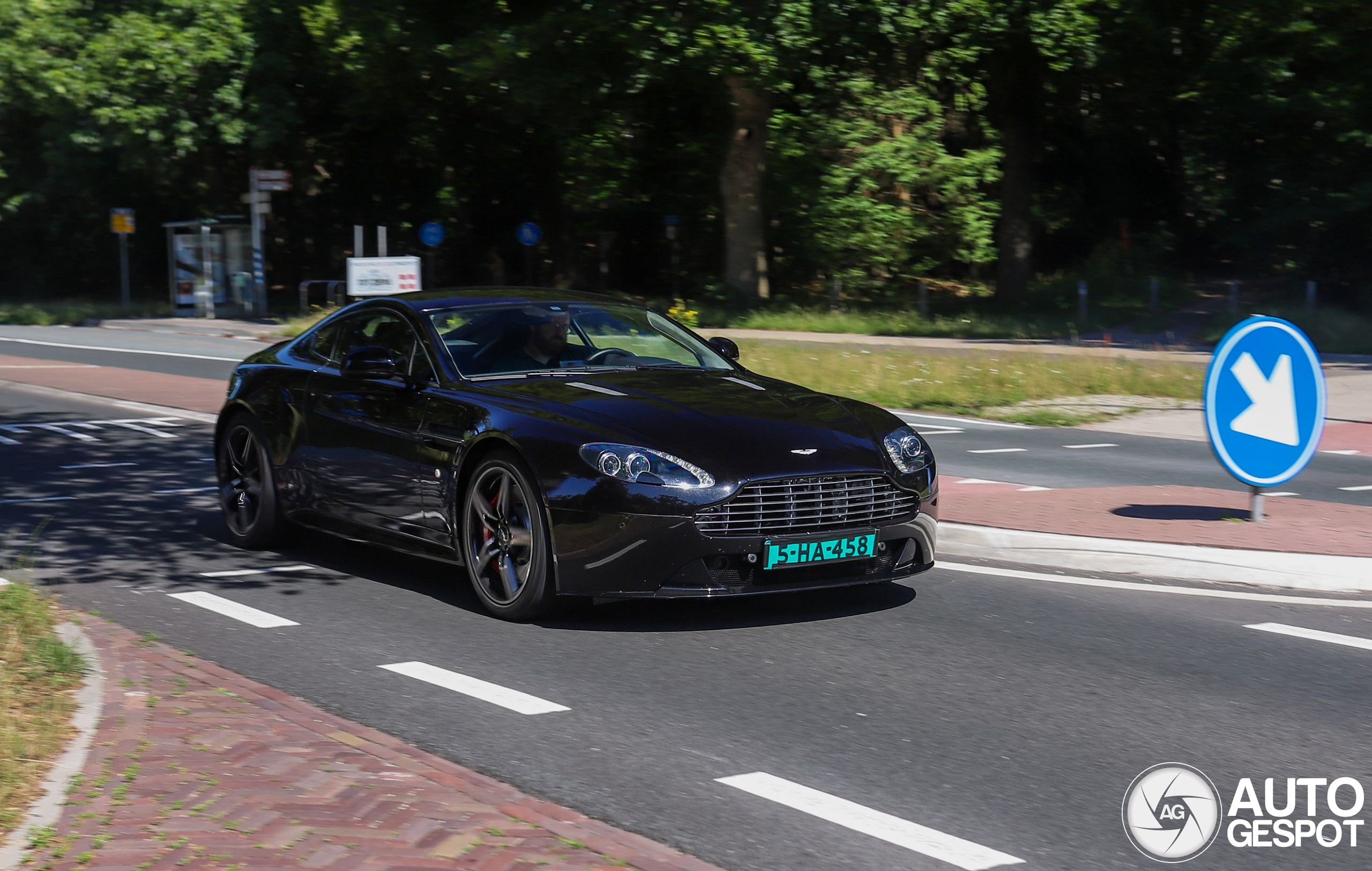Aston Martin V8 Vantage S