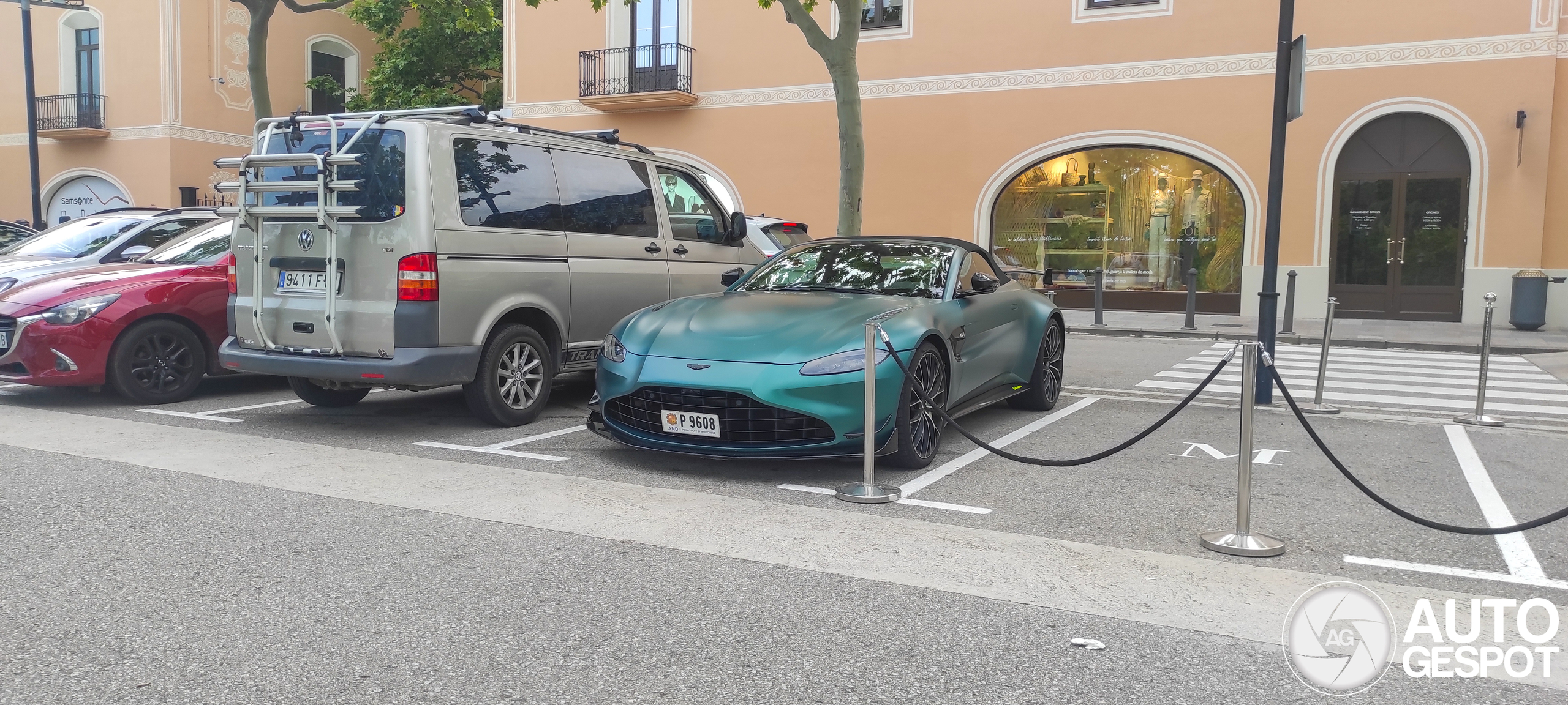 Aston Martin V8 Vantage Formula 1 Edition Roadster