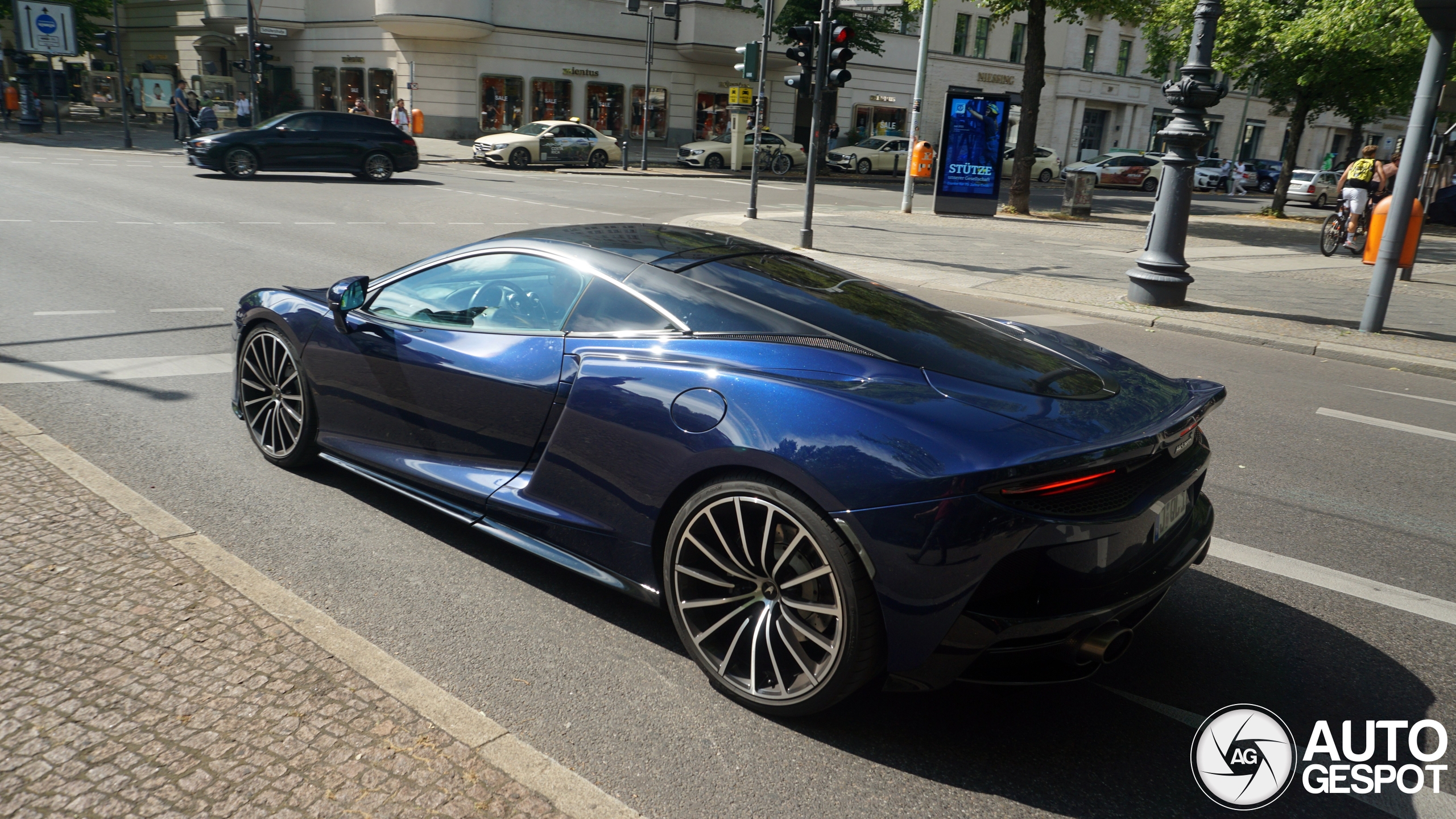 McLaren GT