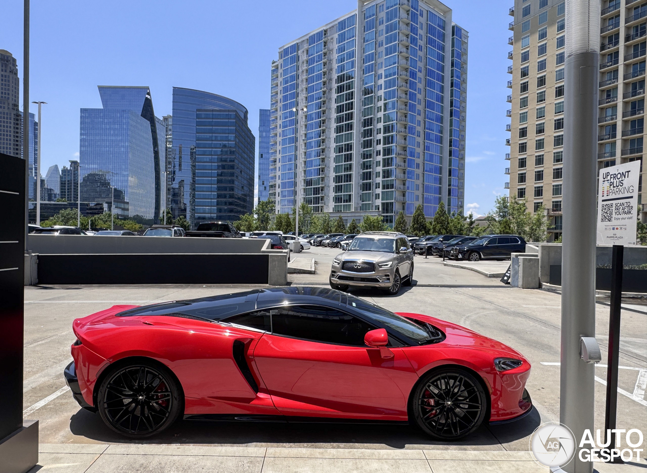 McLaren GT