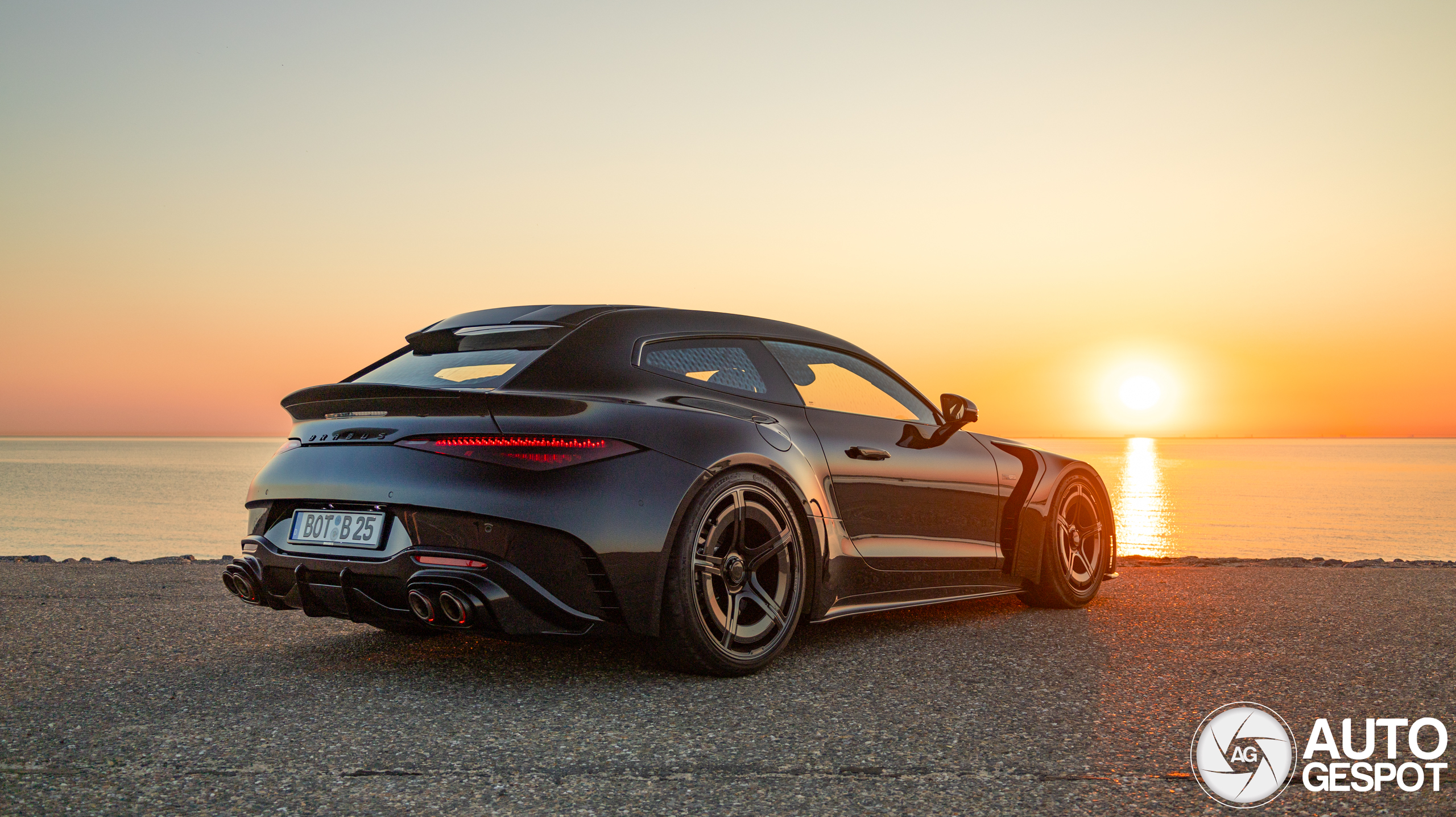 When luck strikes: Brabus Rocket 1000 GTS spotted at sunset by the ocean