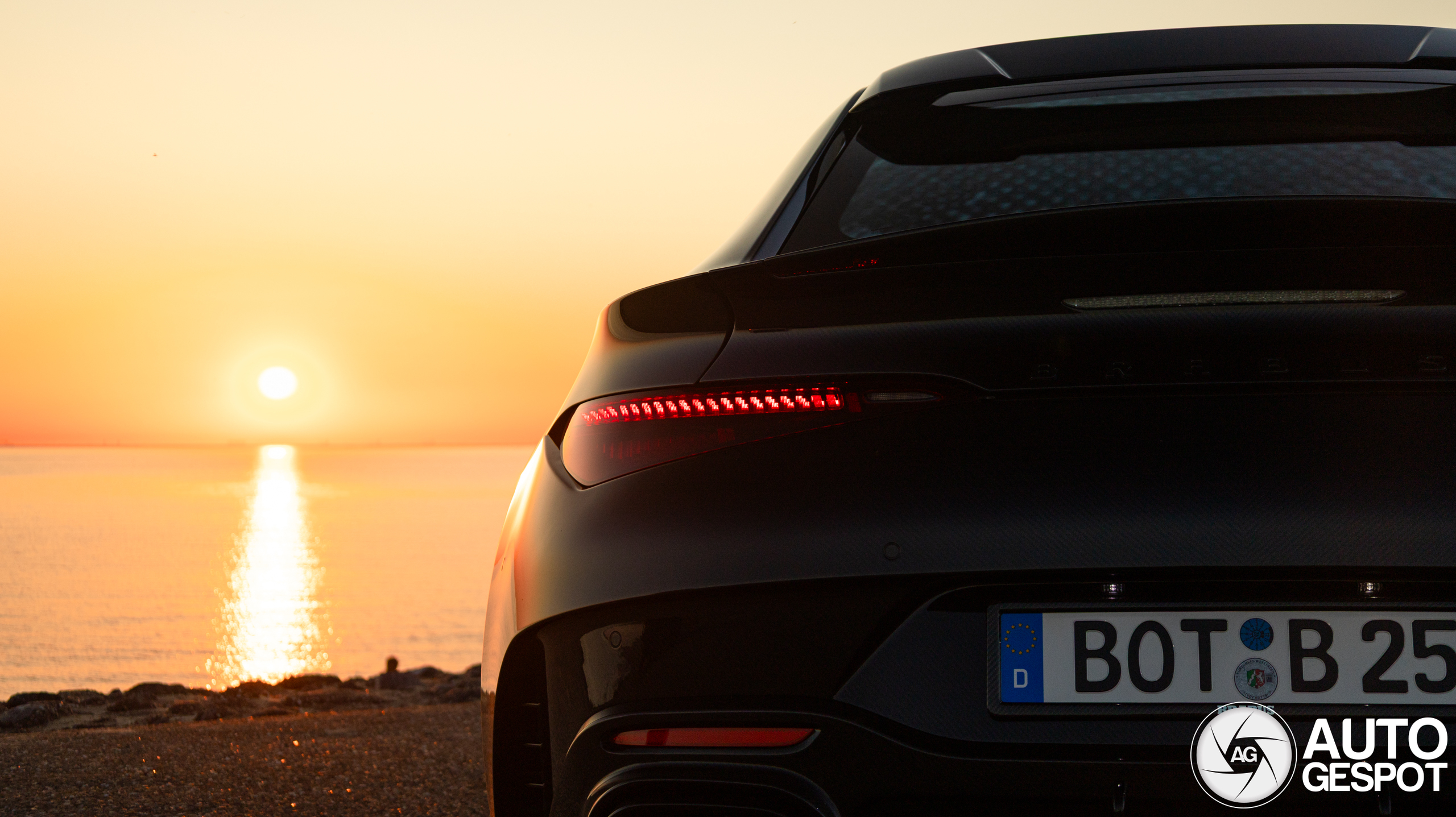 When luck strikes: Brabus Rocket 1000 GTS spotted at sunset by the ocean