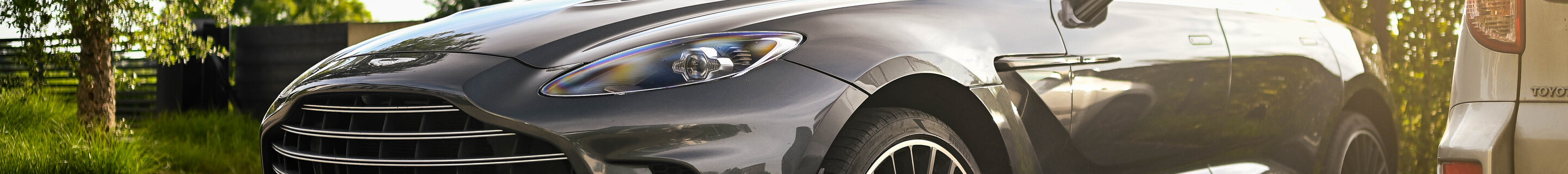 Aston Martin DBX707
