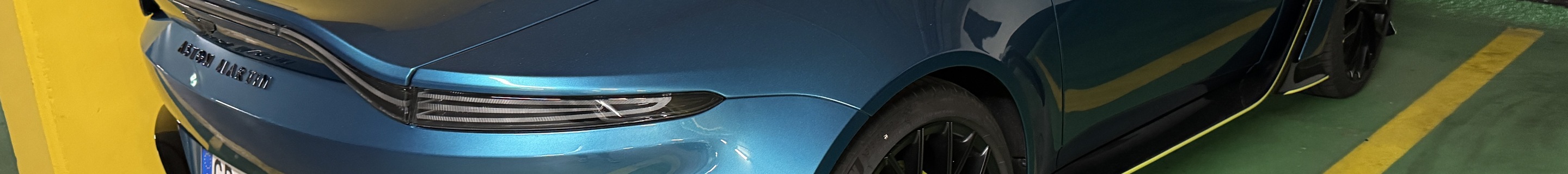 Aston Martin V12 Vantage Roadster 2023