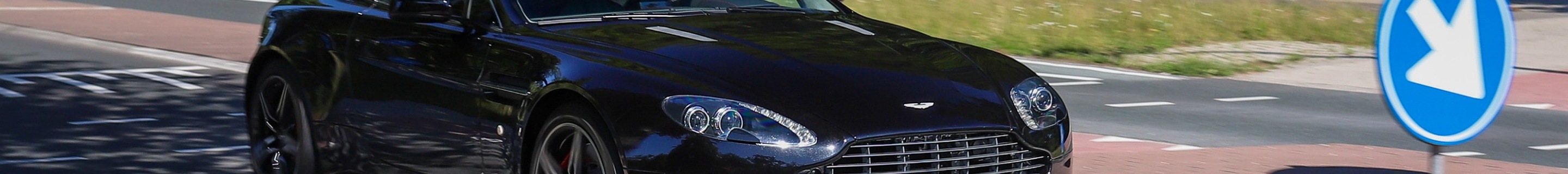 Aston Martin V8 Vantage S