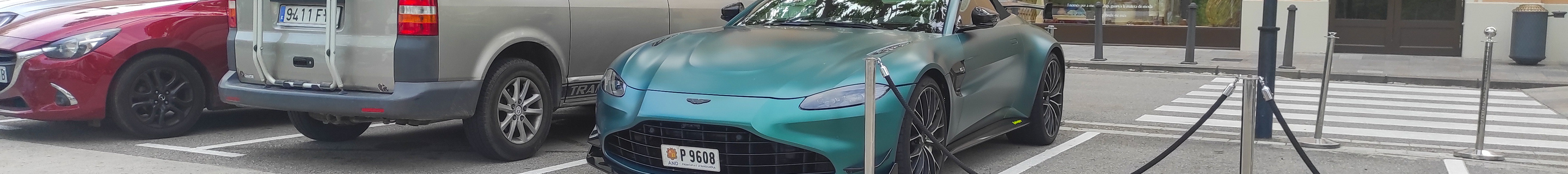 Aston Martin V8 Vantage Formula 1 Edition Roadster
