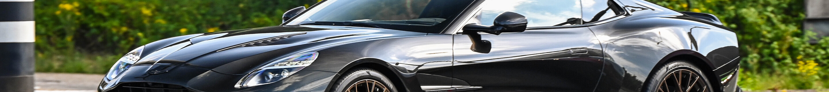 Aston Martin Vanquish 2025
