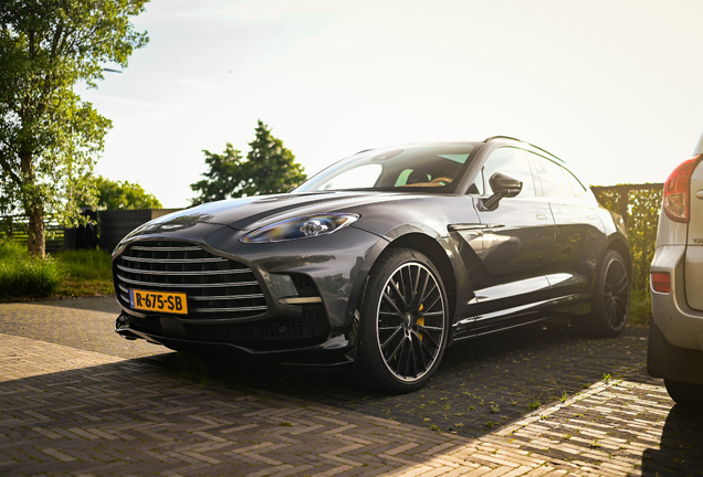 Aston Martin DBX707