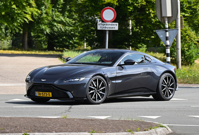 Aston Martin V8 Vantage 2018
