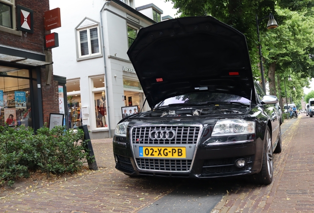 Audi S8 D3